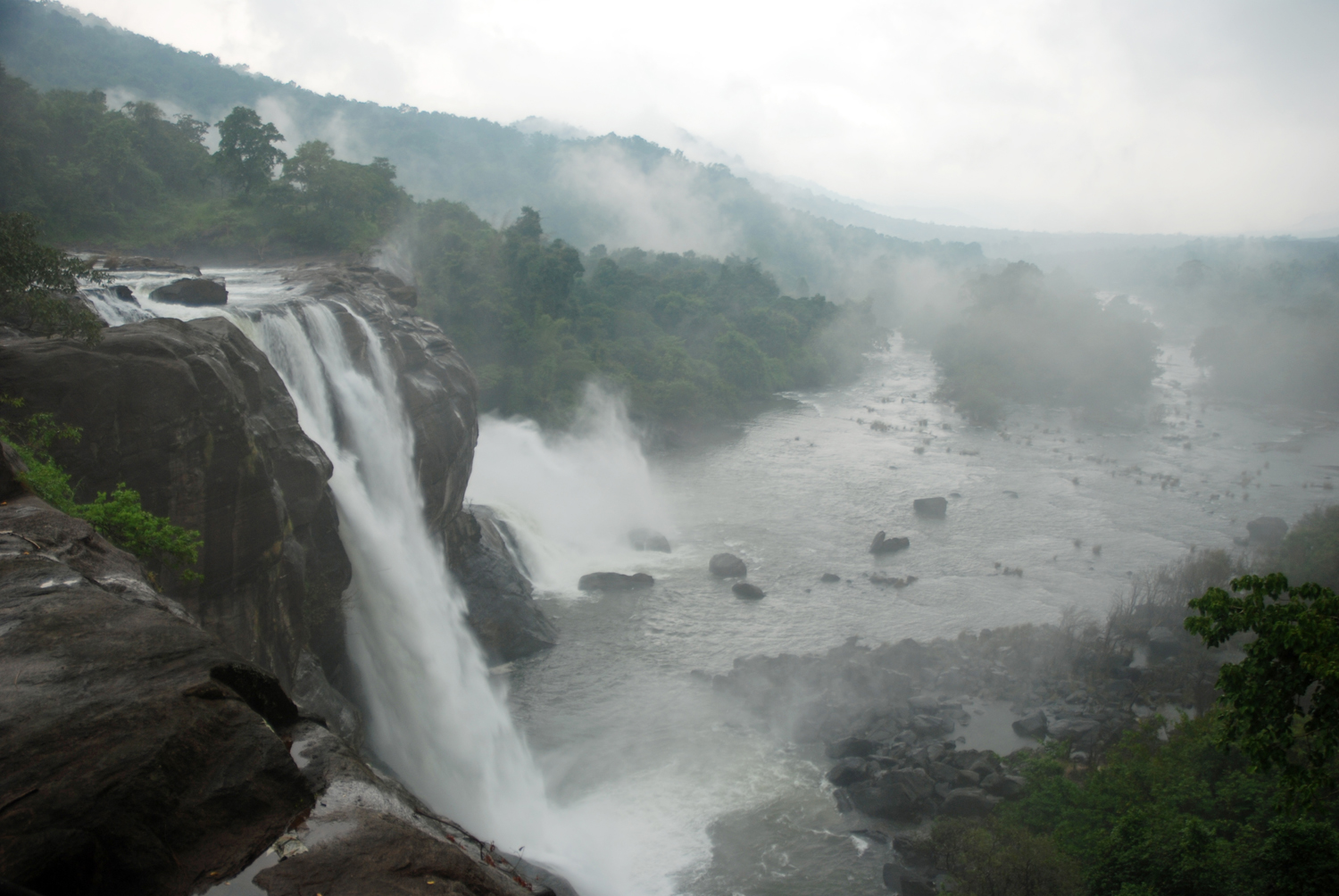 Cochin–Athirappally–Valparai Tour Package