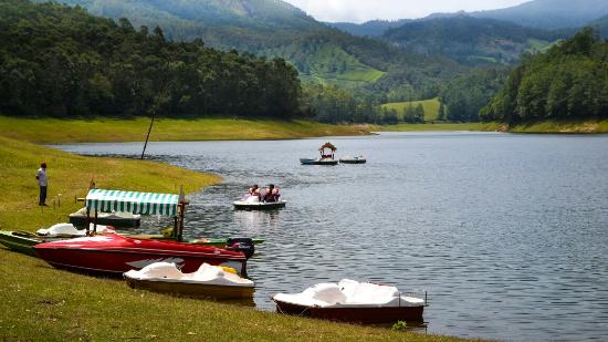 Cochin-Athirappally–Munnar-Thekkady-Valparai Tour Package